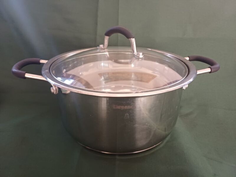 2 Pressure Cookers, 1 Rice Cooker, Assorted Pots & Water Bottles – Excellent Used Condition (Sihina Project)