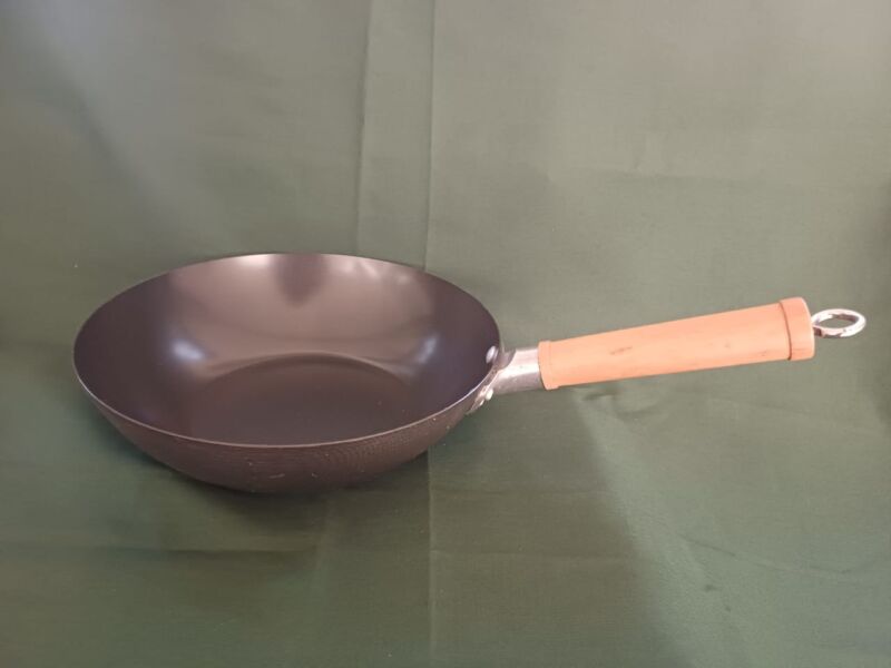 2 Pressure Cookers, 1 Rice Cooker, Assorted Pots & Water Bottles – Excellent Used Condition (Sihina Project)